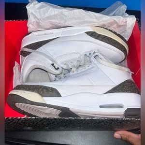 Jordan 3 mochas size 9